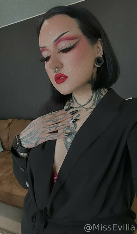 misseviliafree jolie star du porno des photos