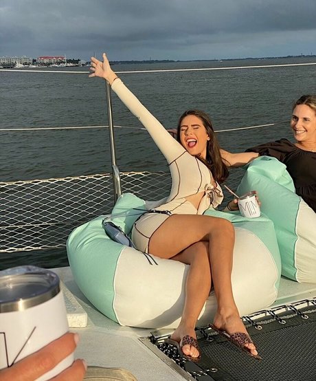 Maddy Mahmoudi étoile érotique galeries