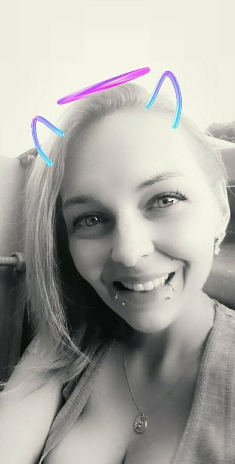 wyldestardust modèle artistique galerie