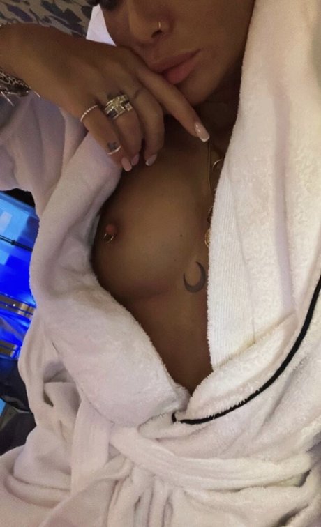 Aiza Dolmatova star du porno gratuit des photos