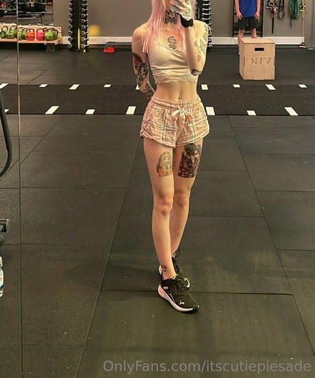 femboy à grosse bite onlyfans nu érotique des photos