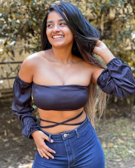 Suhana Khan modèle gratuit photo