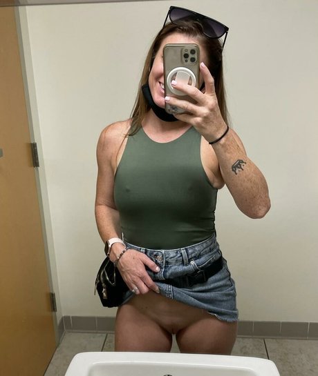 Champagne Shay modèle nu galeries