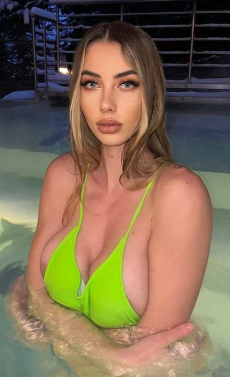 Eve Menta beau modèle img