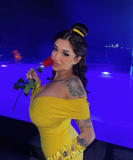 May Bakshi actrice chaude images