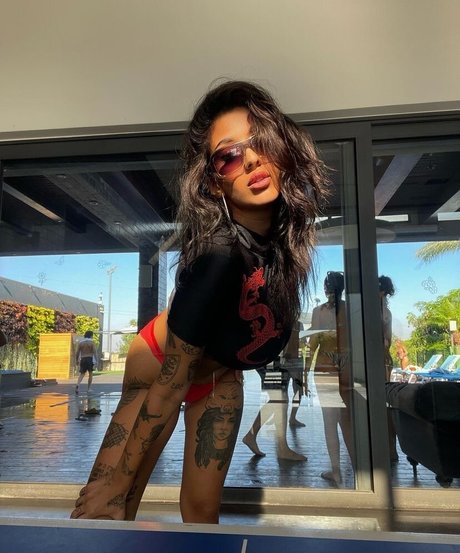 May Bakshi sexe star galeries