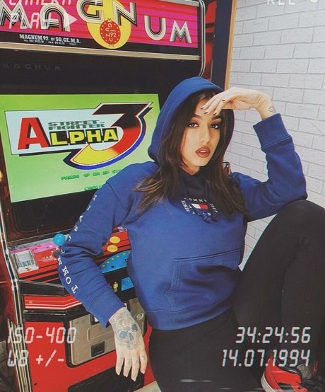 May Bakshi actrice de grande qualité img