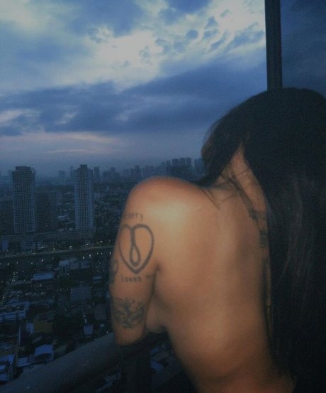 May Bakshi modèle érotique collection