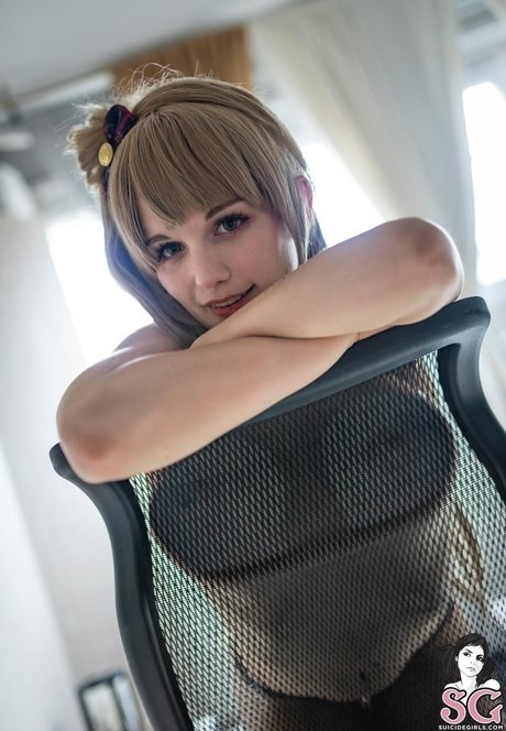 Arinmay modèle érotique photos