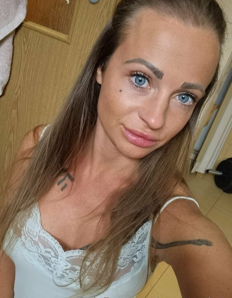 yourmonicaa actrice érotique img