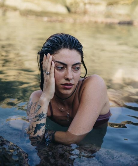 Lupe Cozzolino modèle nu images