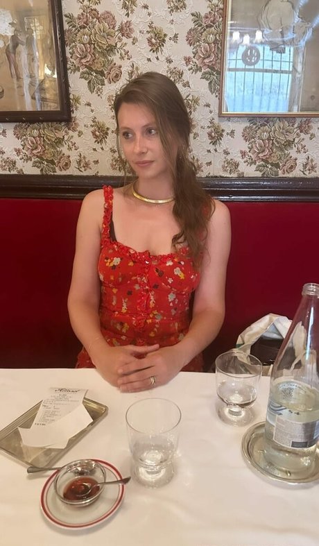 Aly Michalka étoile érotique des photos