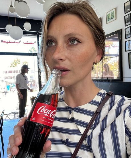 Aly Michalka star du porno nue images