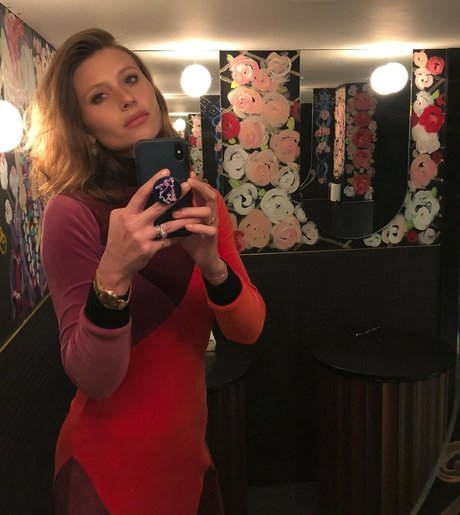 Aly Michalka star du porno exclusive archive