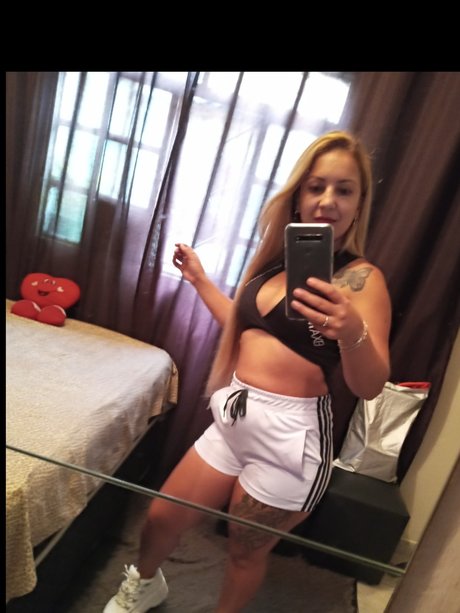 Claudia Ferreira star du porno nue image