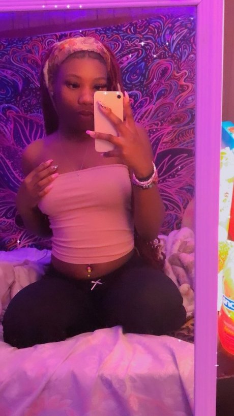 Luh Strawberry star pornographique photos