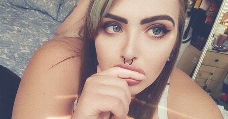 Princess Sophie art star du porno des photos