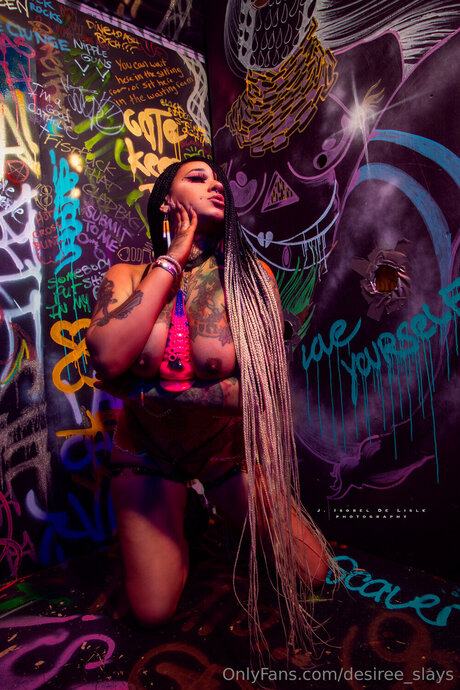 Desiree Slays star du porno érotique images