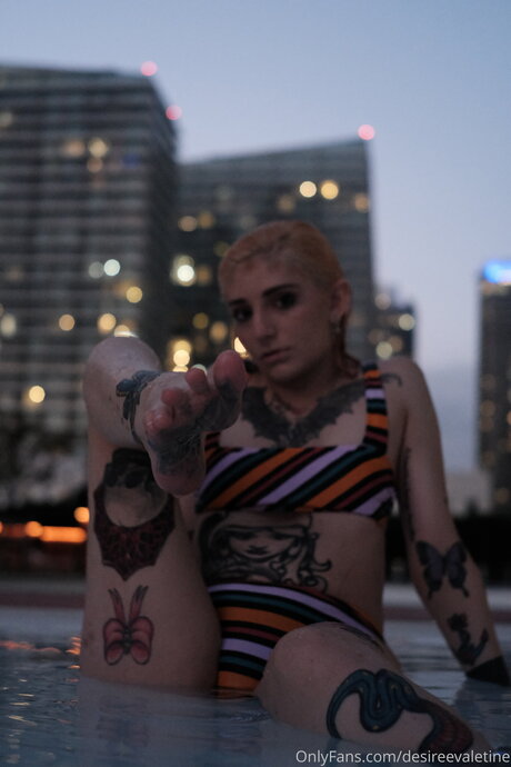 DollFaceDesy star du porno chaud photo