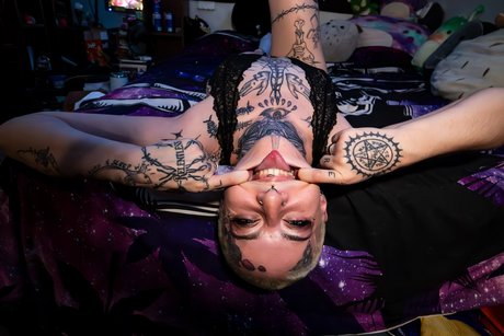 Ditzy Pixie star du porno chaud img