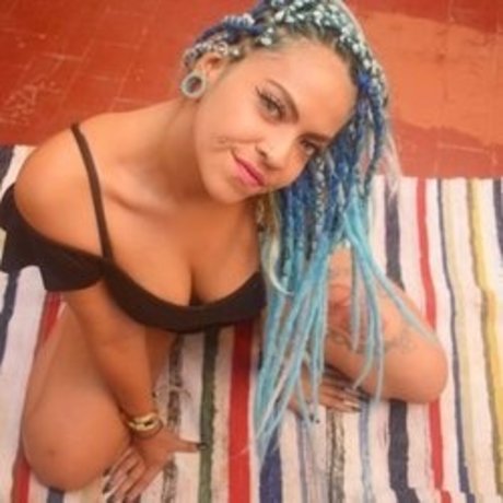 Reptili n_ actrice chaude photos