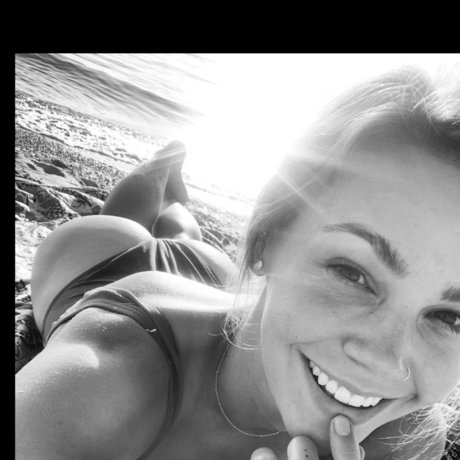 Remi Wilde star du porno nue galeries