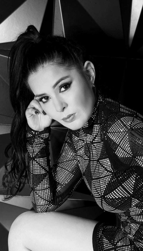 romina étoile érotique image