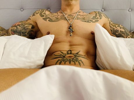 Ryan Steel art de star du porno des photos