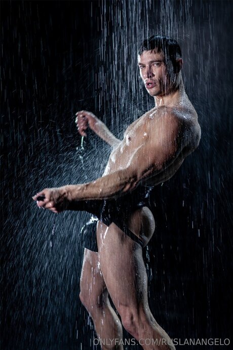 Ruslan Angelo actrice sexy photo