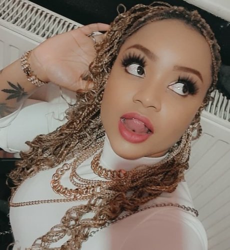 Rude Caramel belle star du porno photo