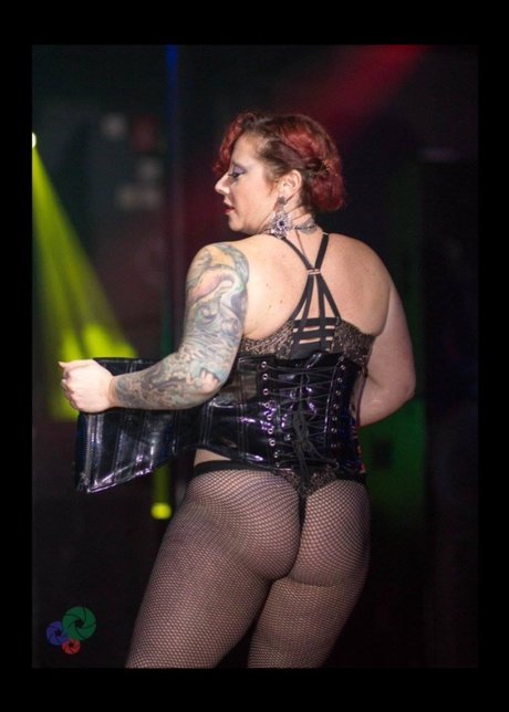 Rose Noir jolie star du porno img