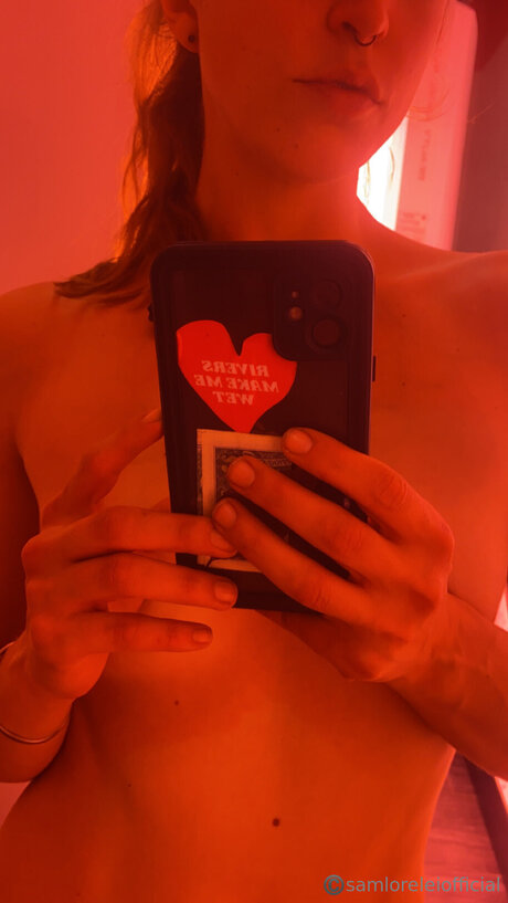 Sam Lorelei Official modèle sympa image