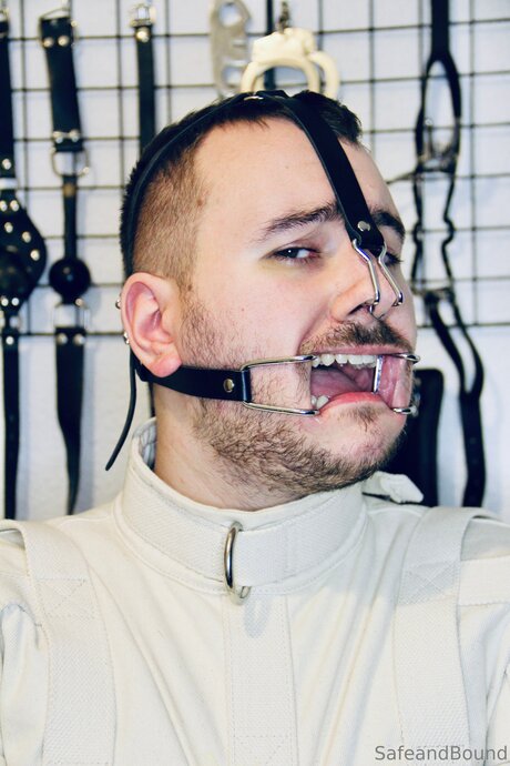 Safe and Bound star du porno sympa collection