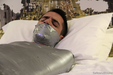 Safe and Bound star du porno sexy images