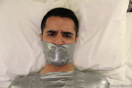 Safe and Bound modèle porno img