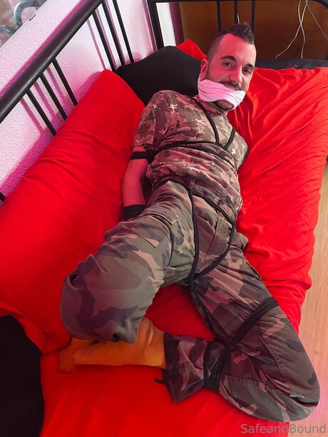 Safe and Bound star du porno belle galeries