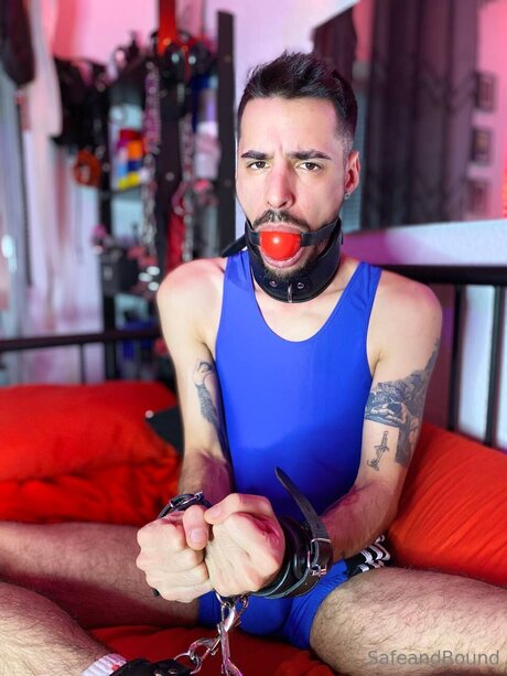 Safe and Bound star du porno exclusive image