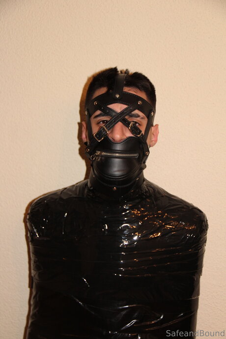 Safe and Bound actrice de sexe des photos