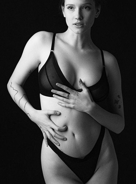 Katya Sitak star du porno érotique galeries