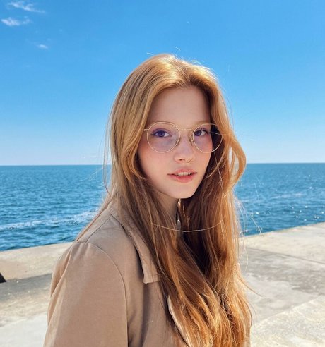 Katya Sitak nus star du porno collection