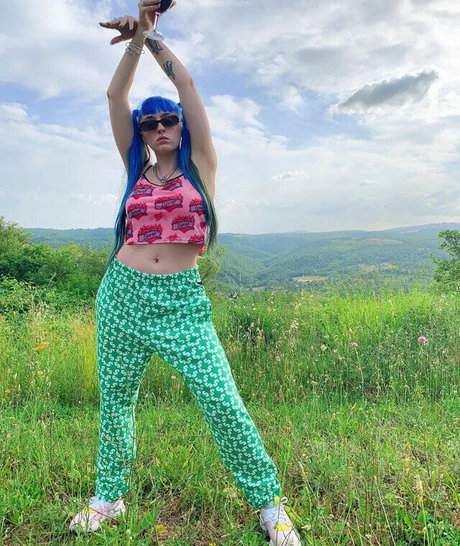 Ashnikko modèle magnifique galeries