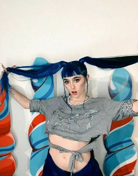 Ashnikko star du porno belle images