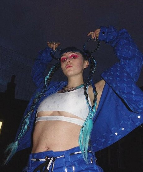 Ashnikko modèle chaud images