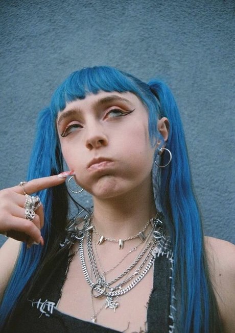 Ashnikko star du porno nue image