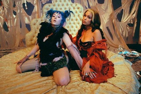 Ashnikko étoile adulte image