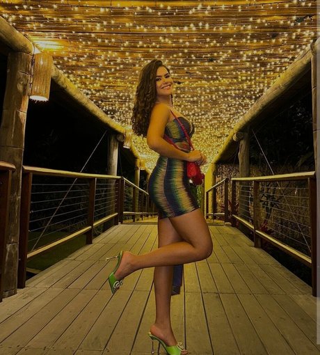 Maisa Silva actrice chaude galeries