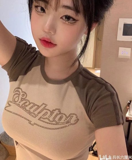 hinachan01 modèle exclusif image