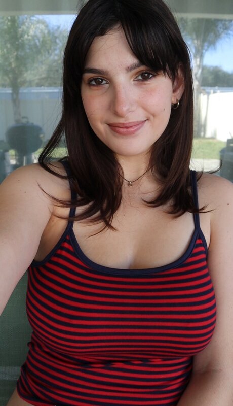 Givingyougrace modèle pornographique photo