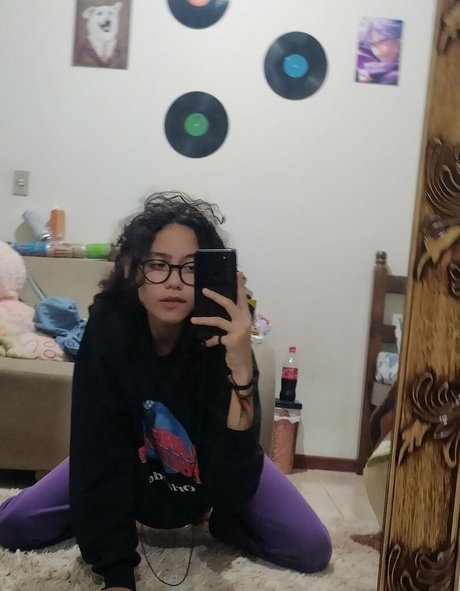 Thesuusu modèle érotique image