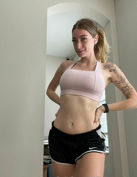 tatouages ​​blonds onlyfans joli art archive